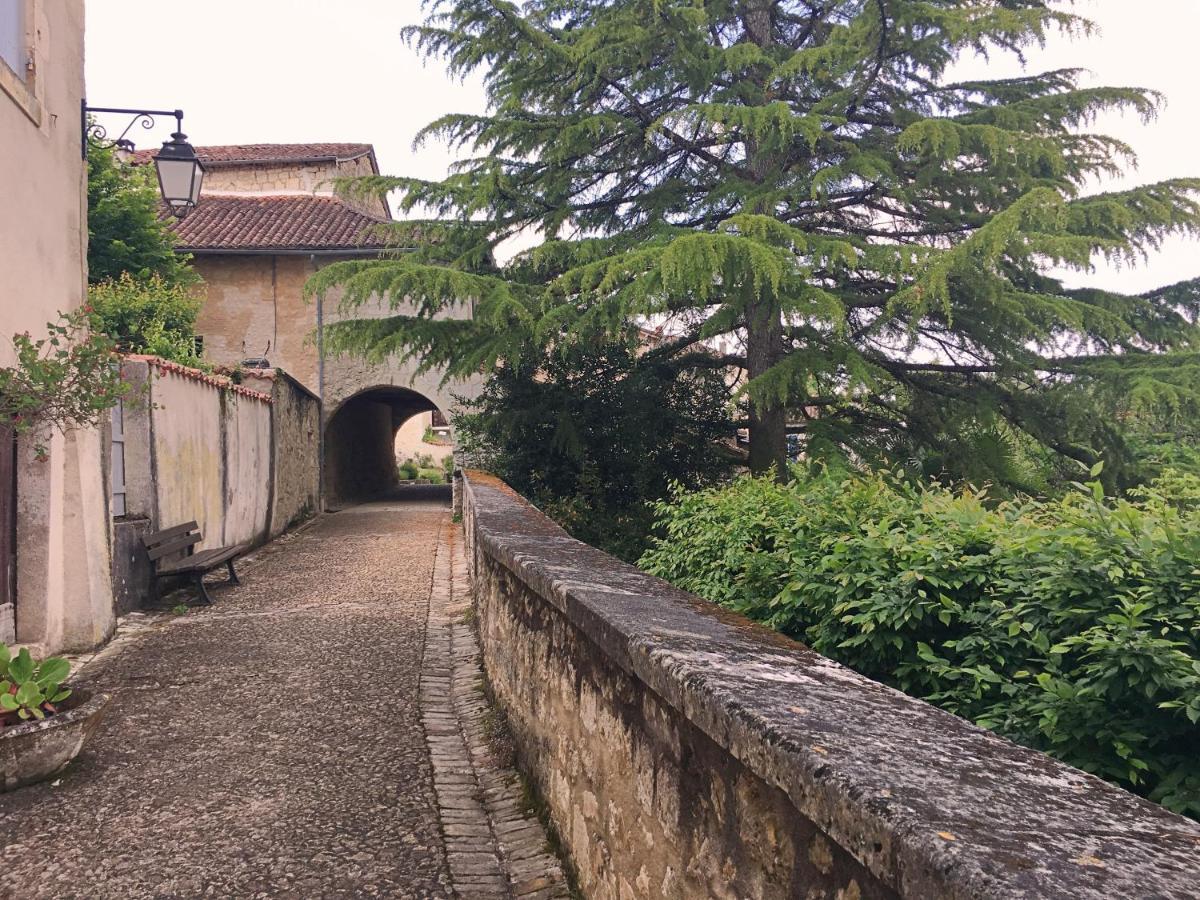 Grange Bleuet Panzió Aubeterre-sur-Dronne Kültér fotó