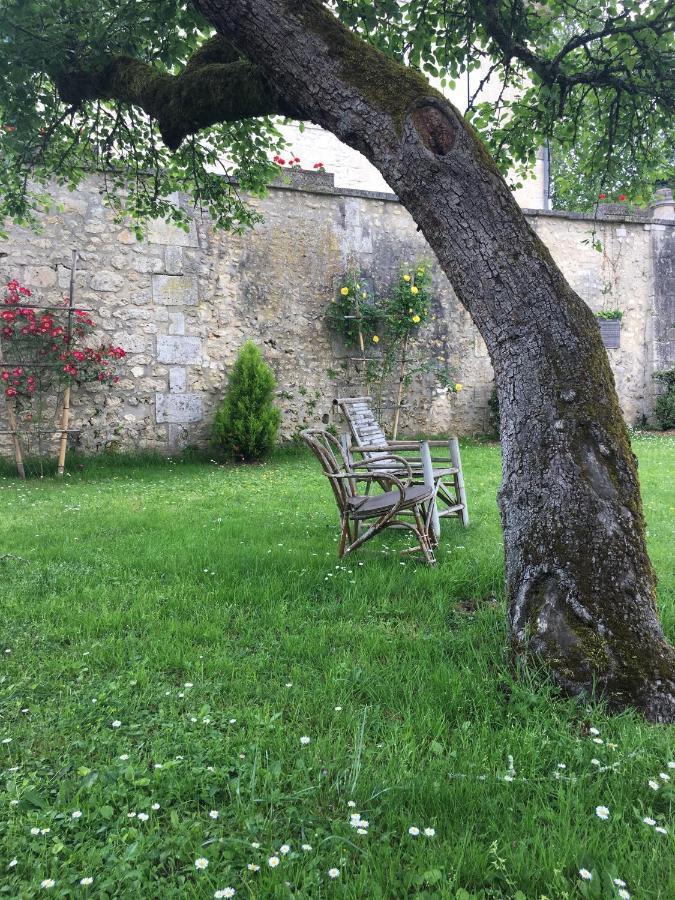 Grange Bleuet Panzió Aubeterre-sur-Dronne Kültér fotó
