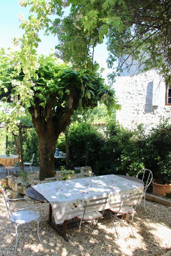 Grange Bleuet Panzió Aubeterre-sur-Dronne Kültér fotó