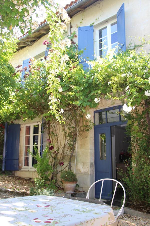 Grange Bleuet Panzió Aubeterre-sur-Dronne Kültér fotó